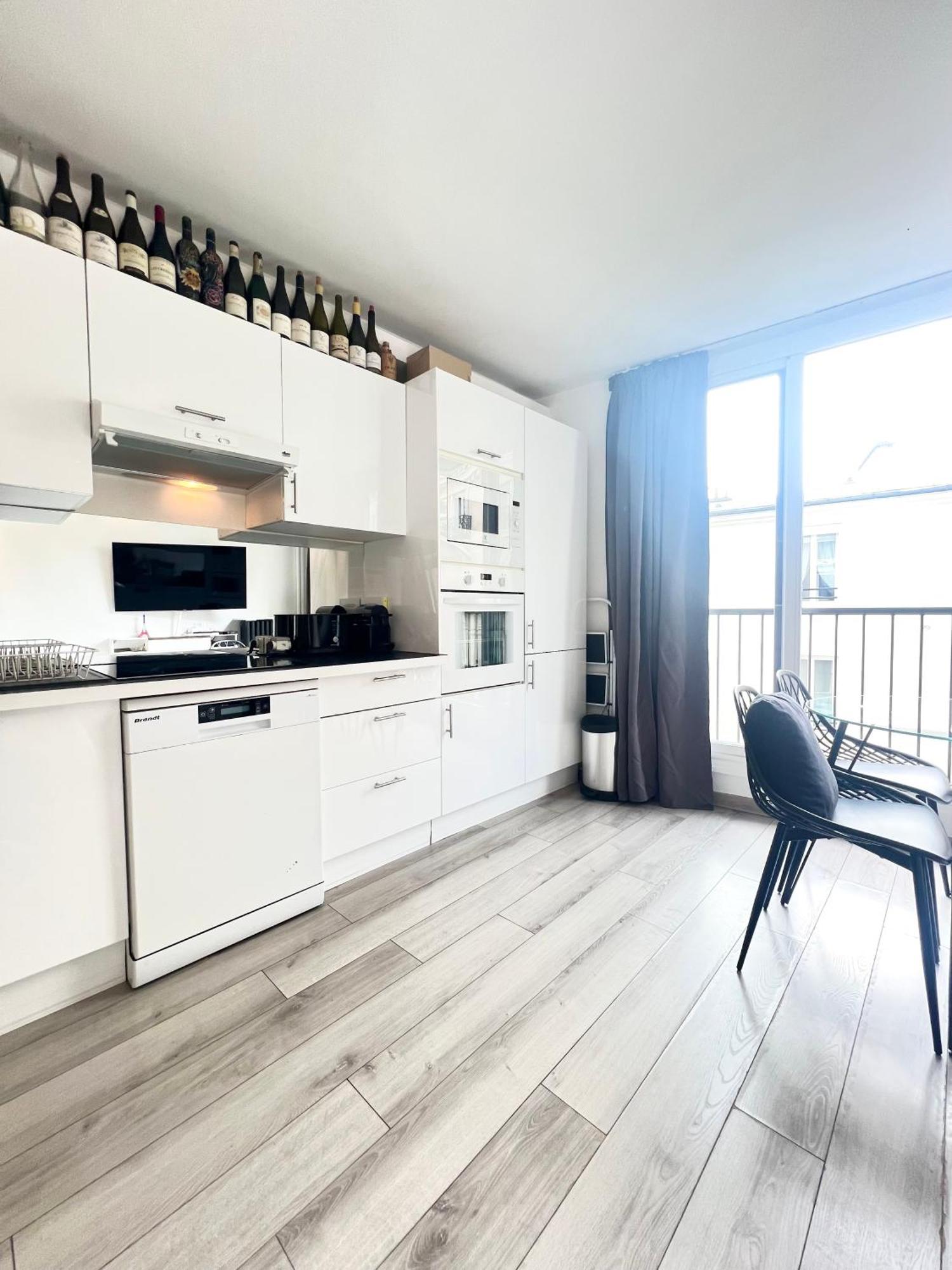 Like Arc De Triomphe, Champs Elysees, Tour Eiffel Apartment Paris
